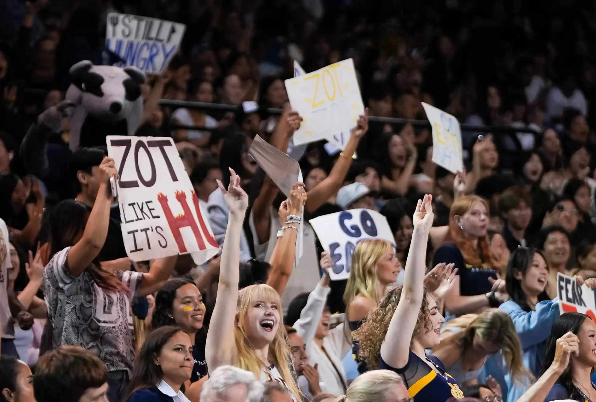 Crowd-MVB-Fans-26