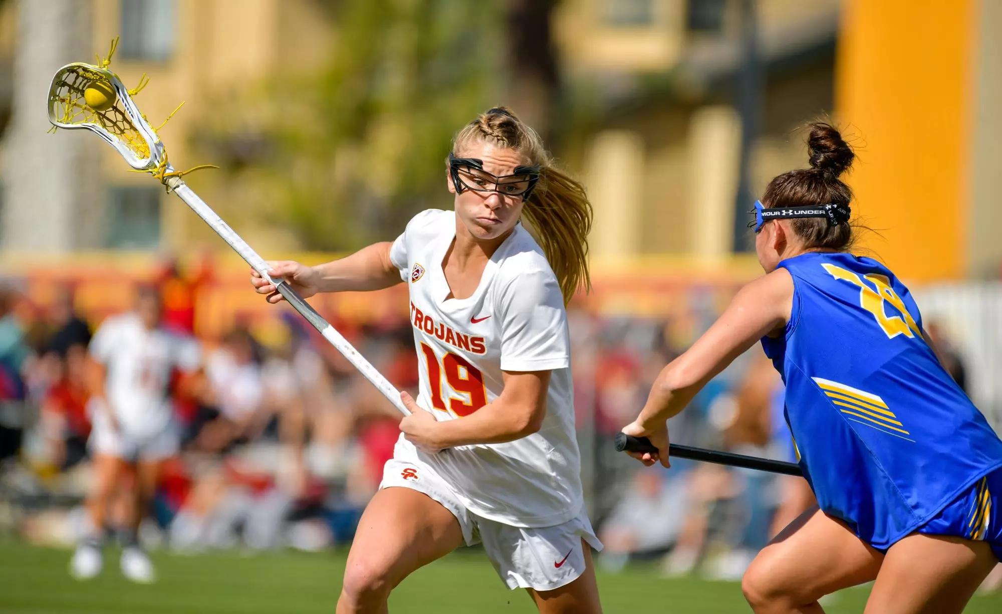 Kerrigan Miller runs with the Ball vs. Hofstra