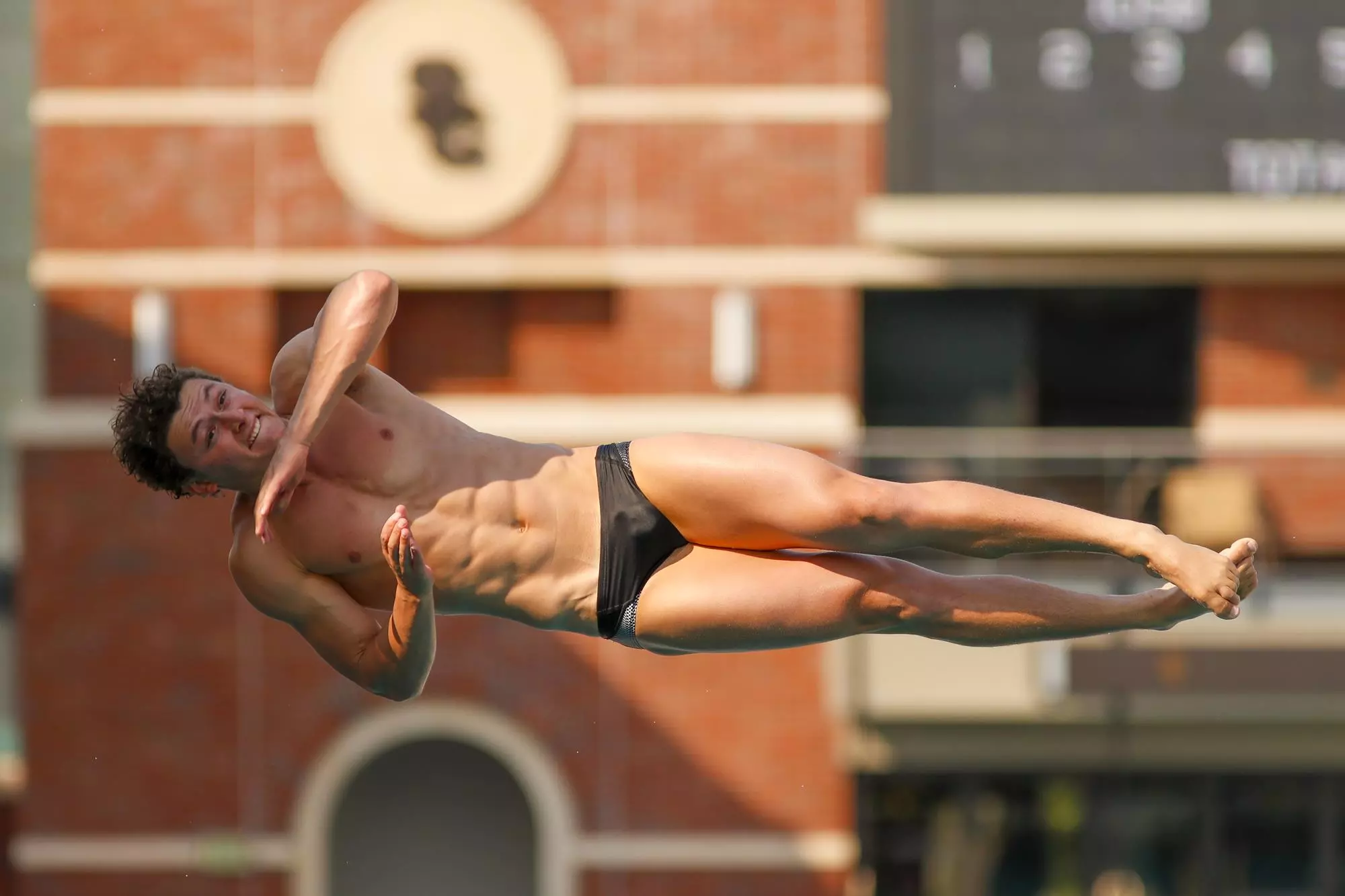 Henry Fusaro diving