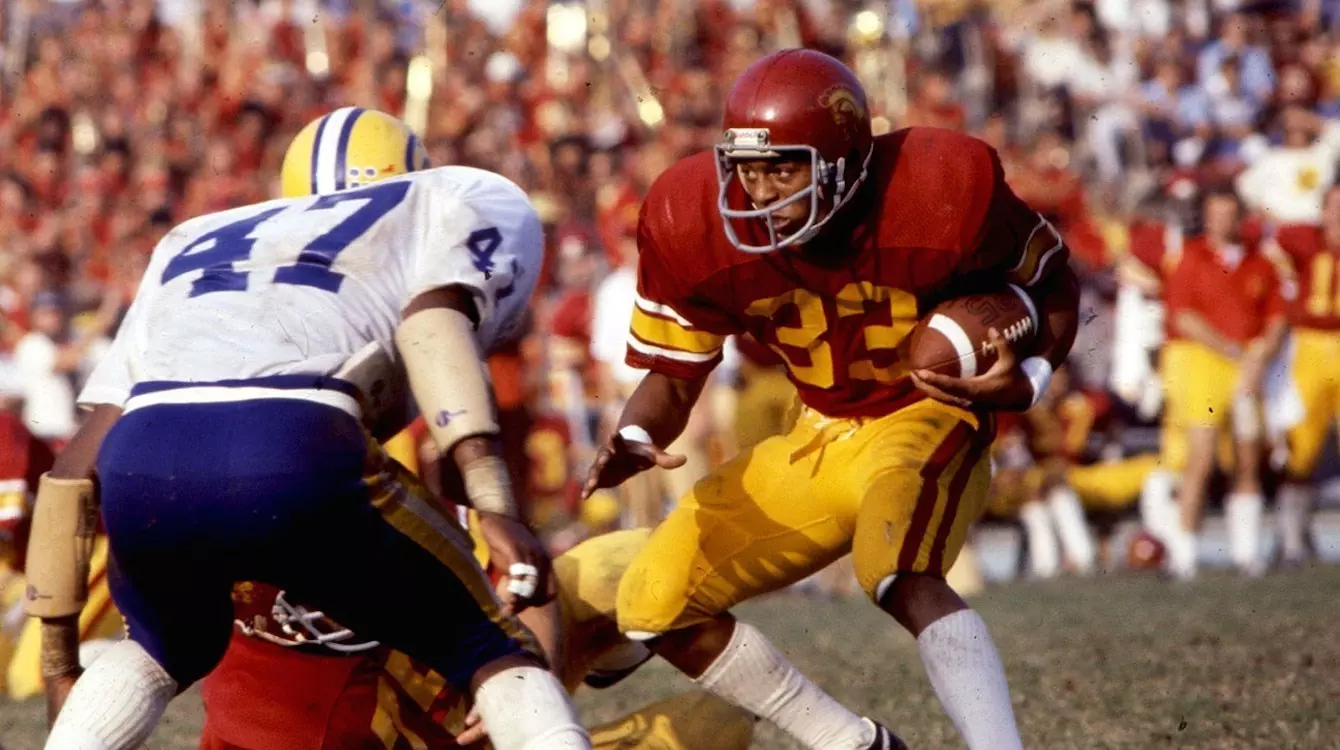 Marcus Allen carrying ball vs UW