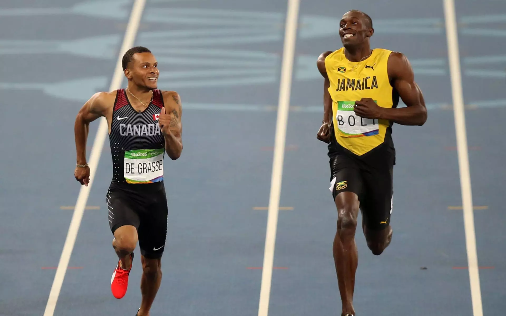 Andre De grasse running alongside usain bolt