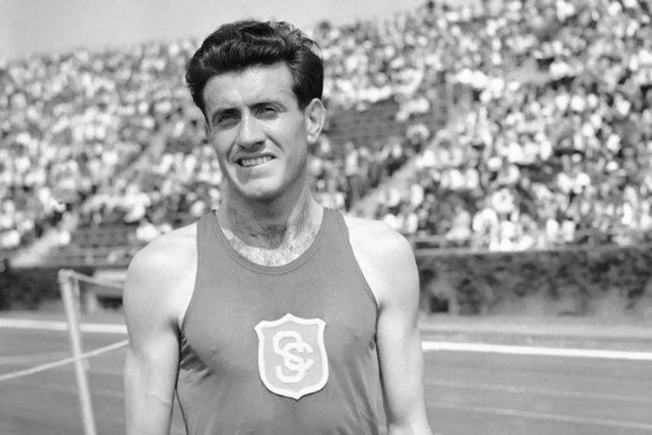 Louis Zamperini smiling