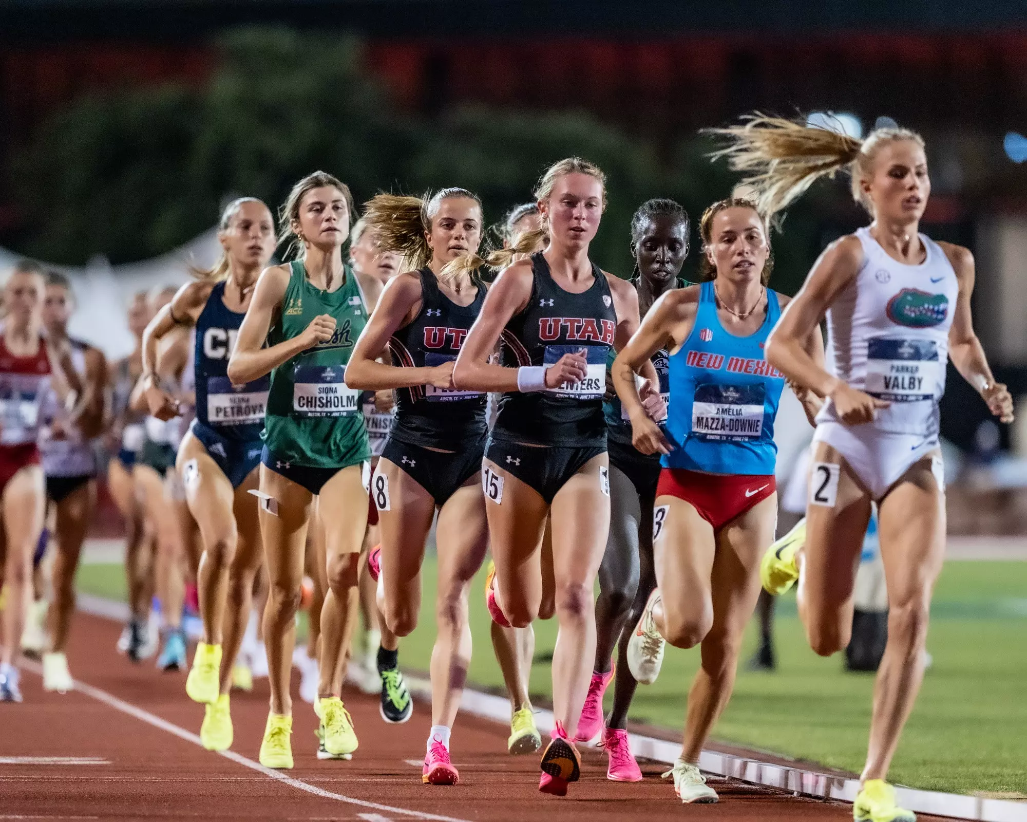 Emily Venters & Simone Plourde in 5000m race at 2023 NCAA Championships