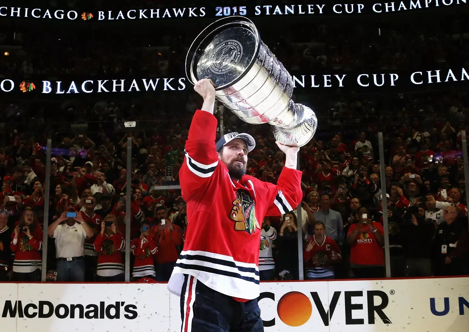 Patrick Sharp '02 Hoists Third Stanley Cup With Chicago Blackhawks - University of Vermont Athletics