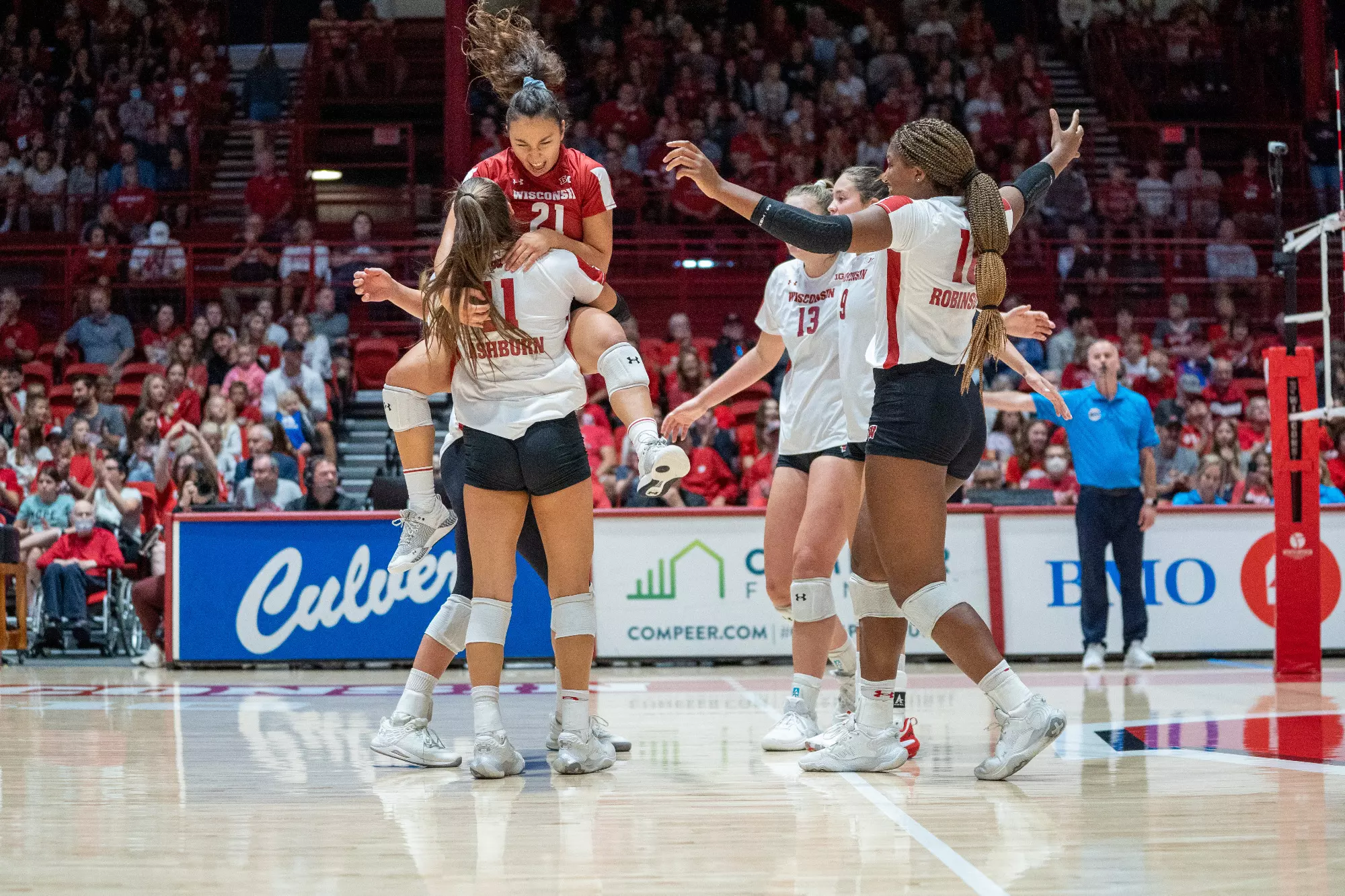 Gulce Guctekin celebrates with Wisconsin volleyball teammates during a 2022 match at the UW Field House