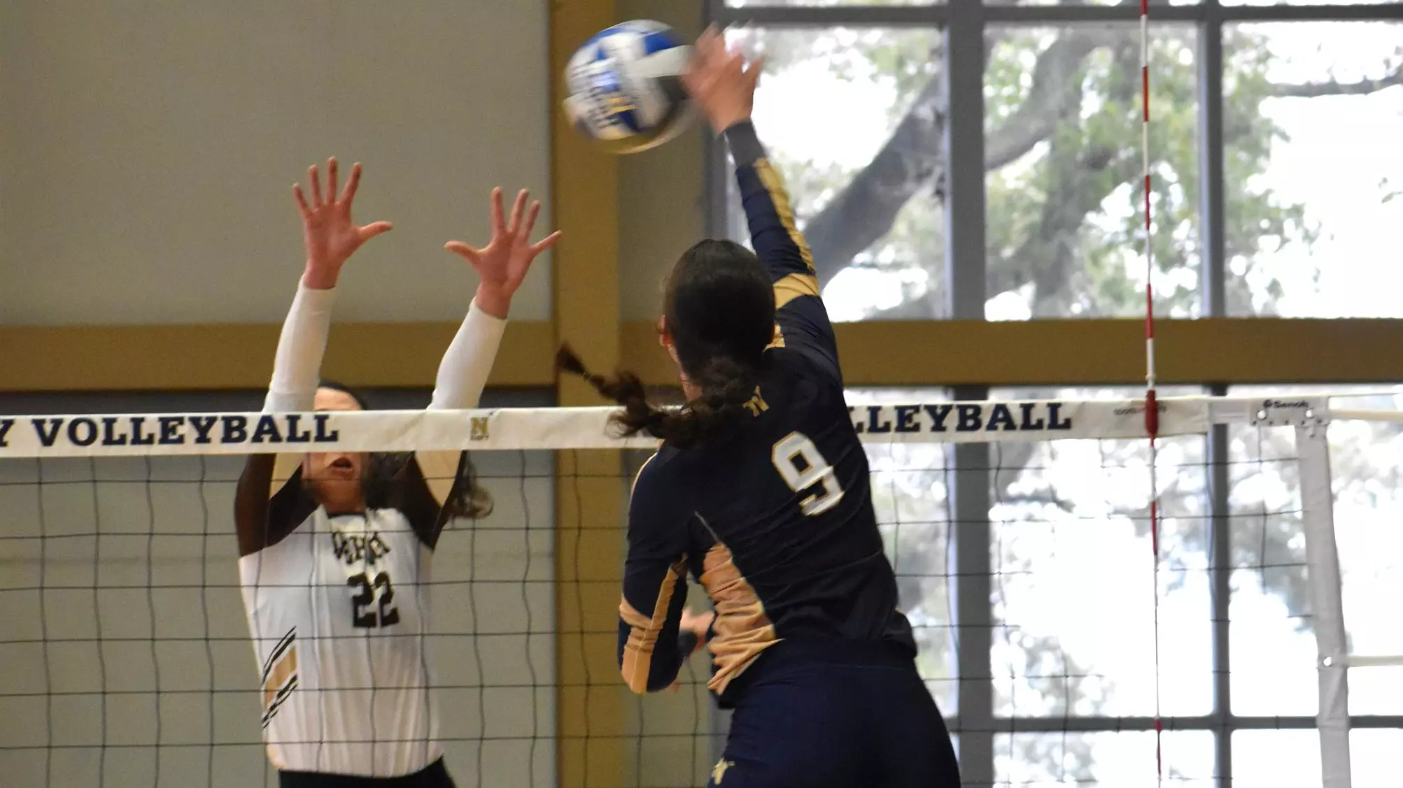 Jamie Llewellyn’s Career High for Kills Sparks Mids Past Monarchs ...
