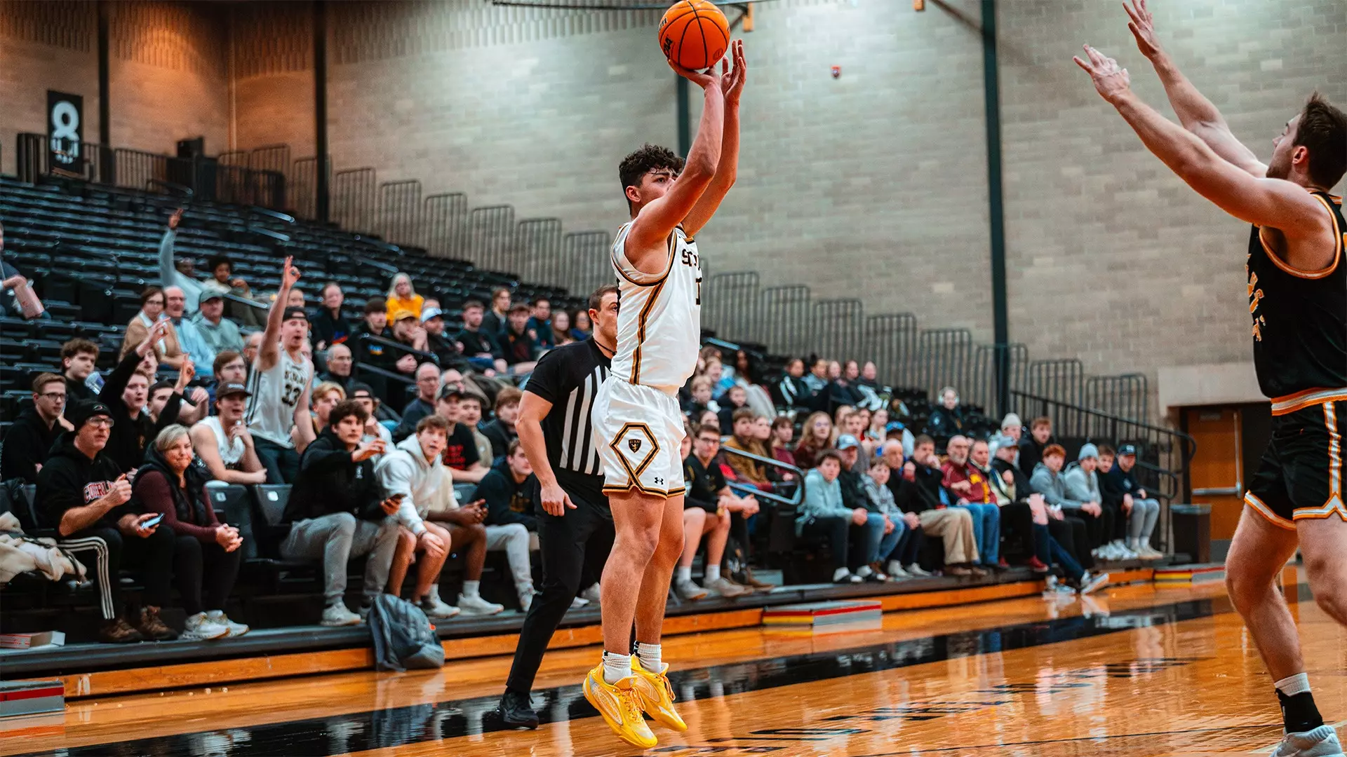 Lamb and Uhl go for 20+ points to lead men's basketball to road win ...