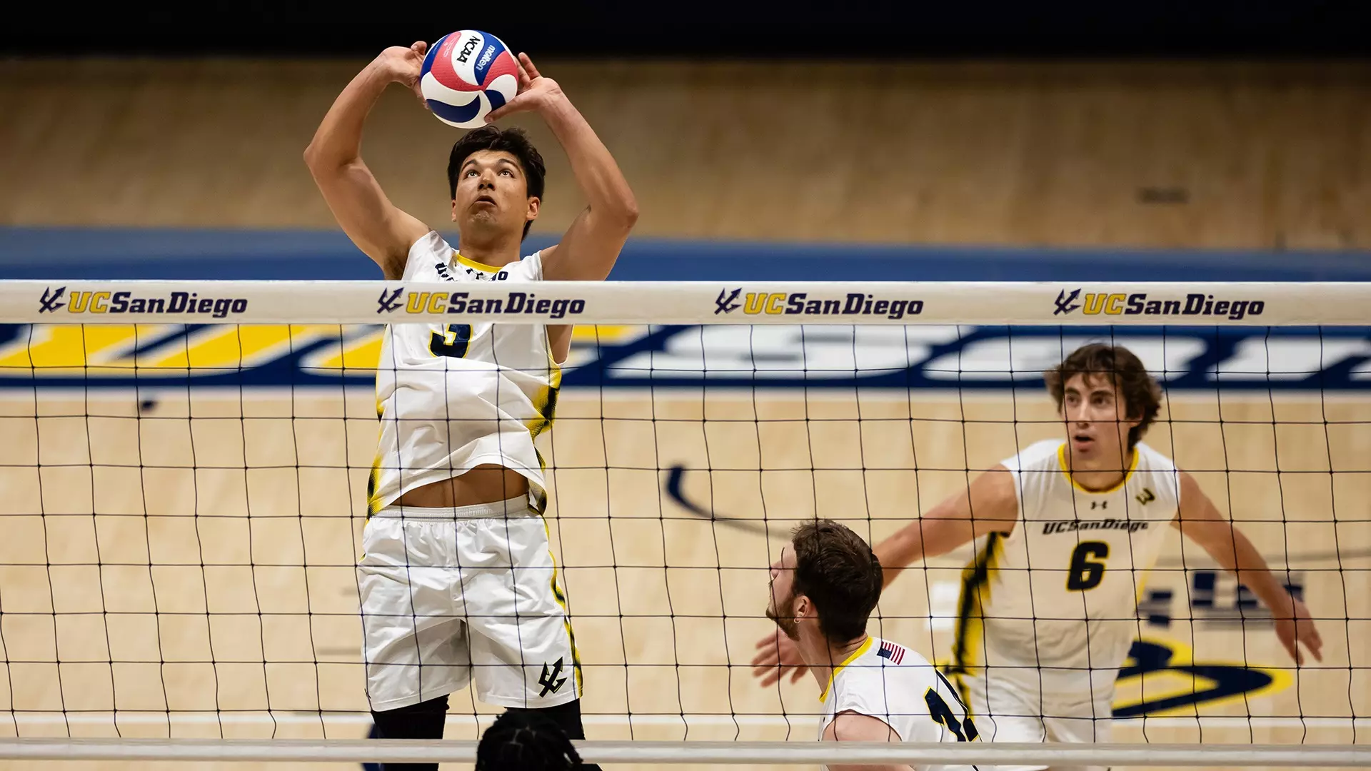 Matadors Edge Tritons in Five-Set Battle - UC San Diego
