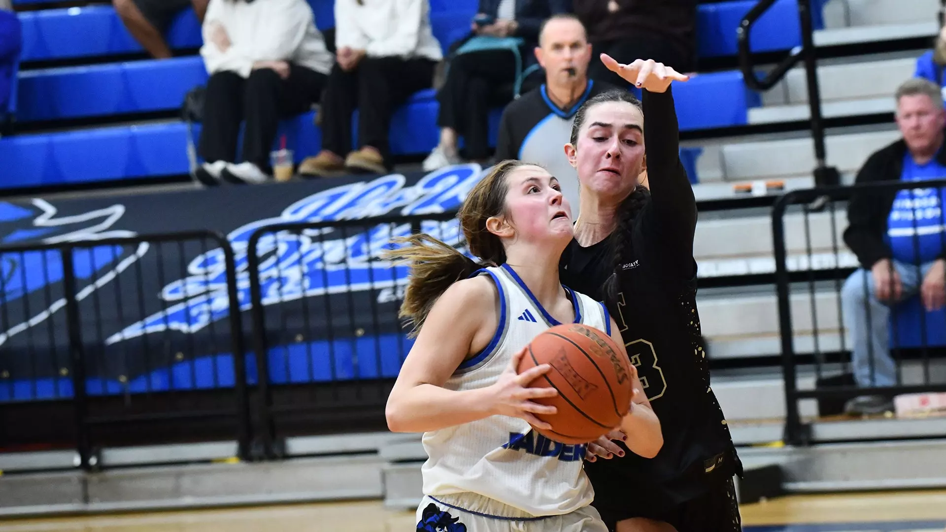 Madison Reeves Oregon Tech Blue Raiders Upset No.15 Oregon Tech 77-65 - Lindsey Wilson University