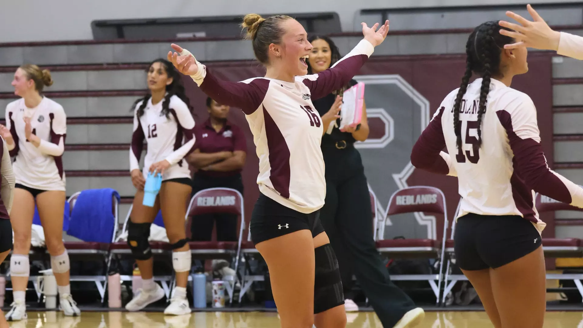 Chloe Setter Bulldog Women's Volleyball survives five setter at Occidental ...