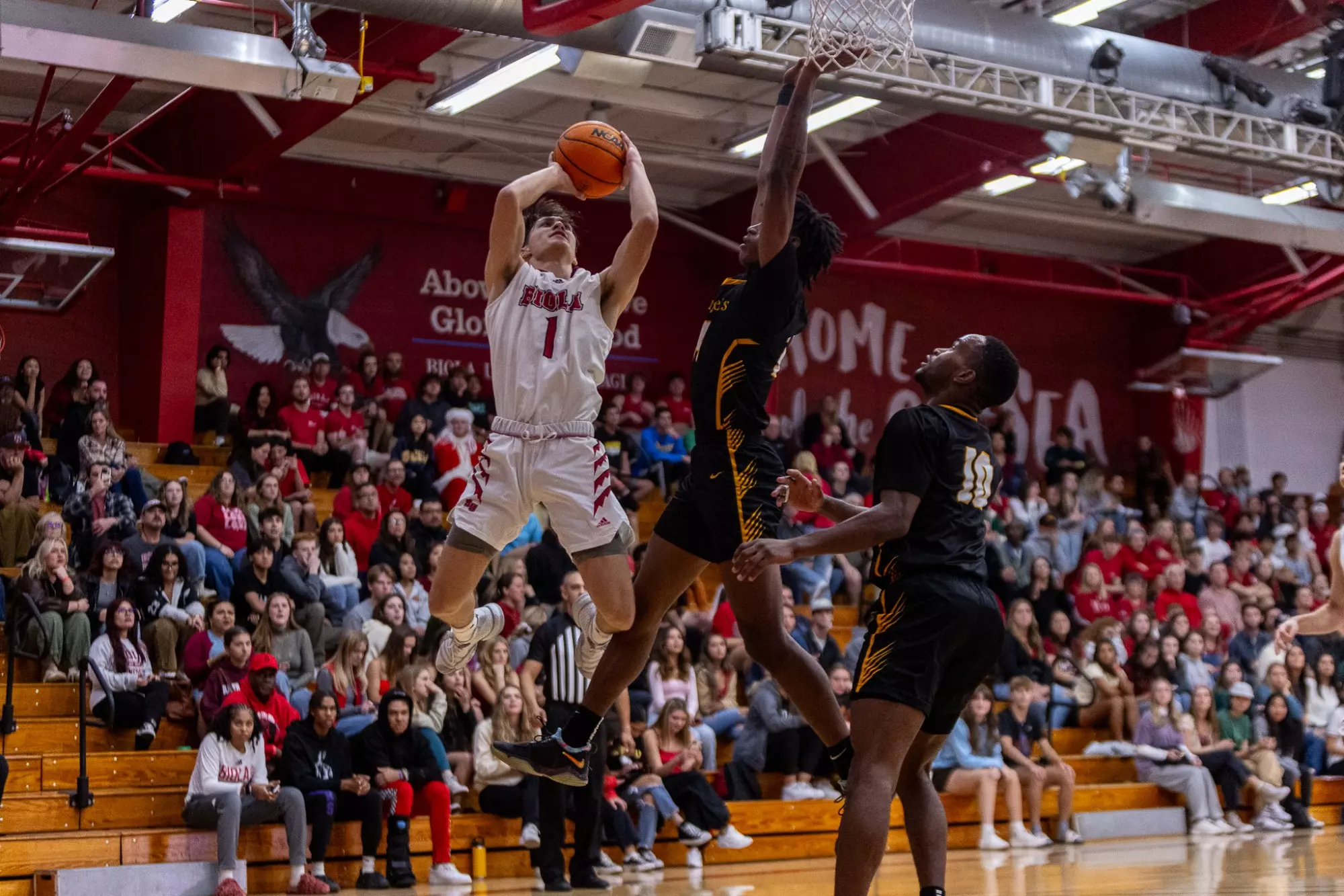 Biola Man Nathan Medina - Men's Basketball - Biola University Athletics