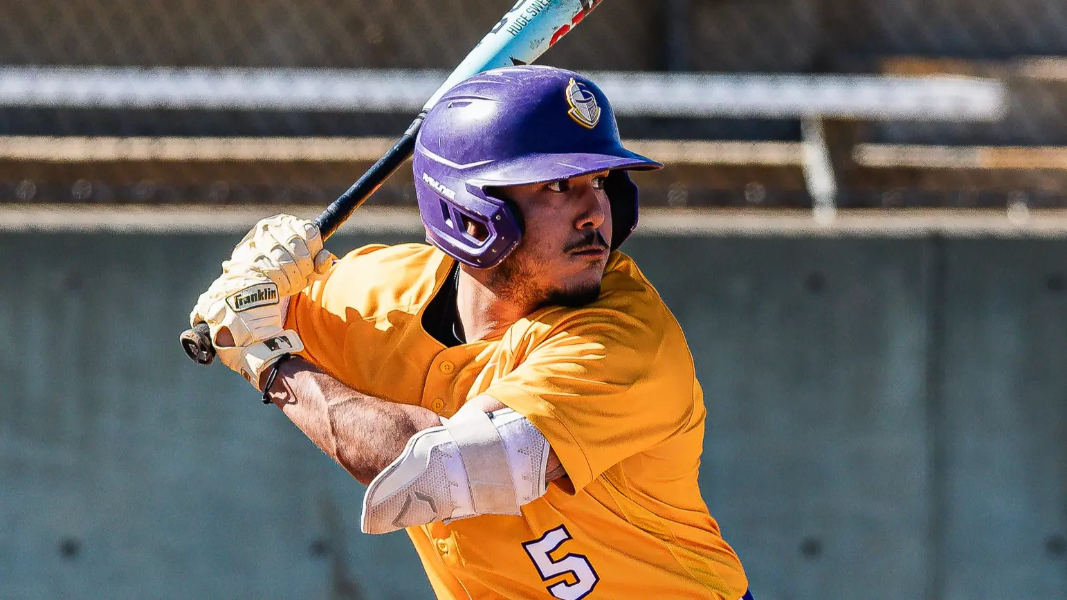 Landon Reyes Chris Perez - Baseball - University of Mary Hardin-Baylor Athletics