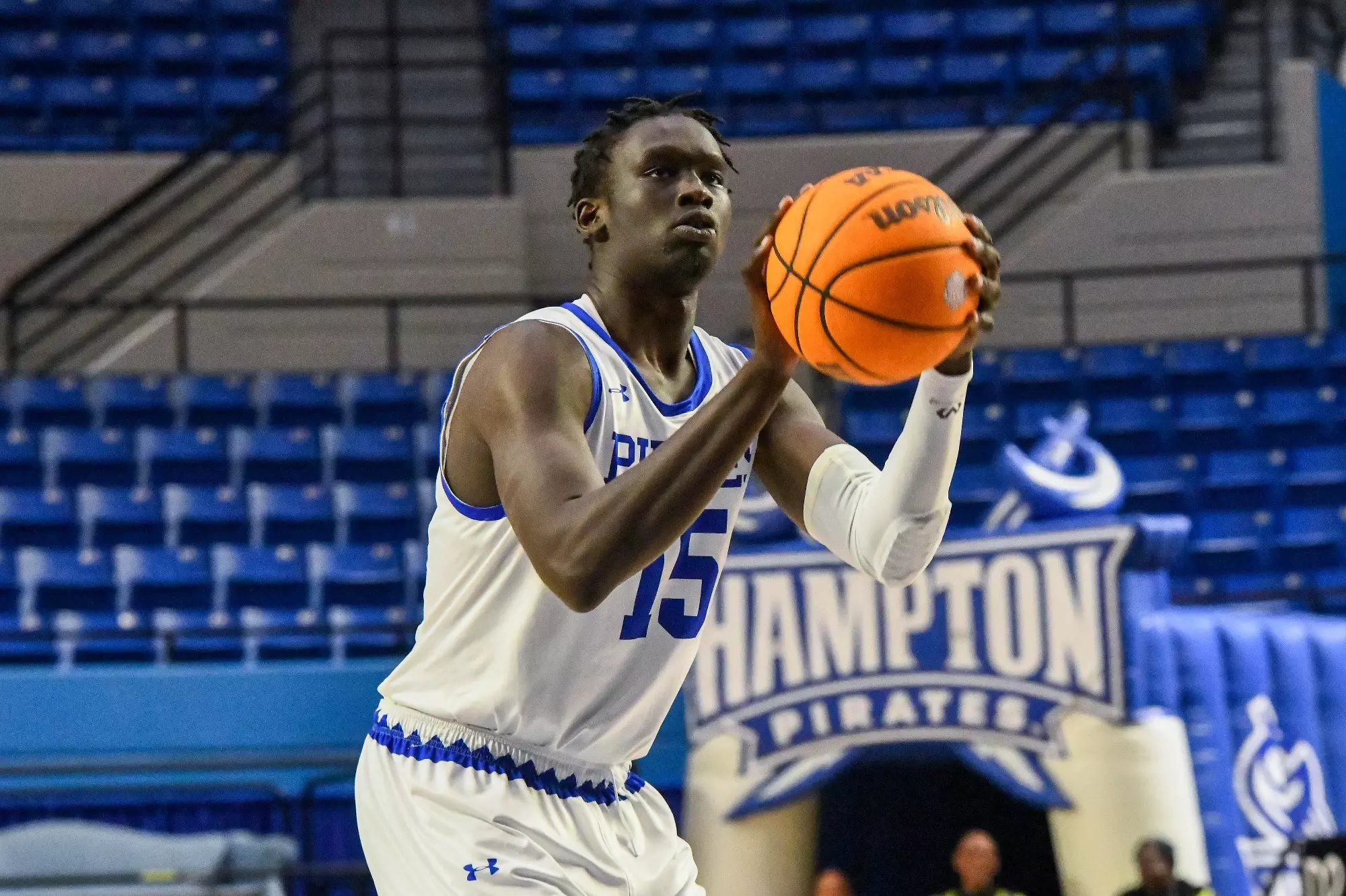 Jerry Deng - Men's Basketball - Hampton University Athletics