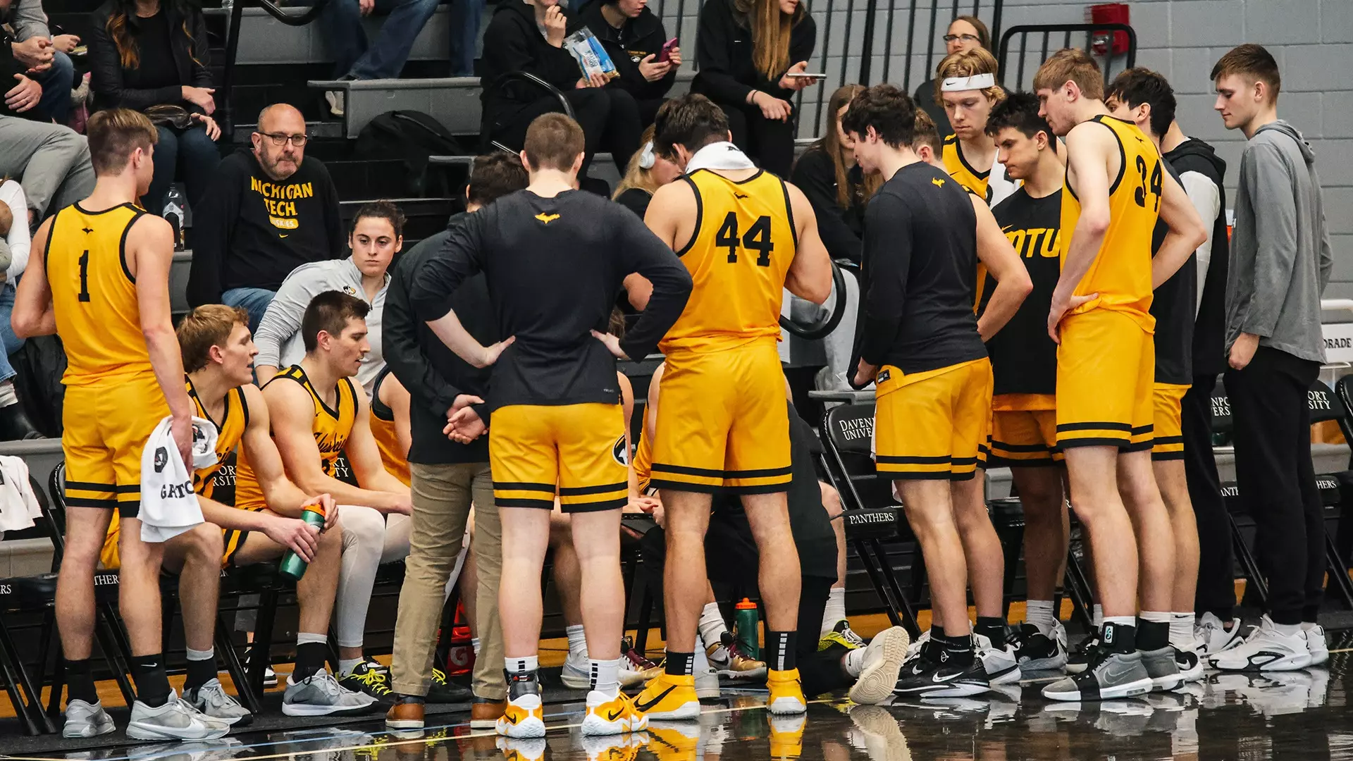 Overtime buzzer beater stuns Huskies in Grand Rapids - Michigan Tech