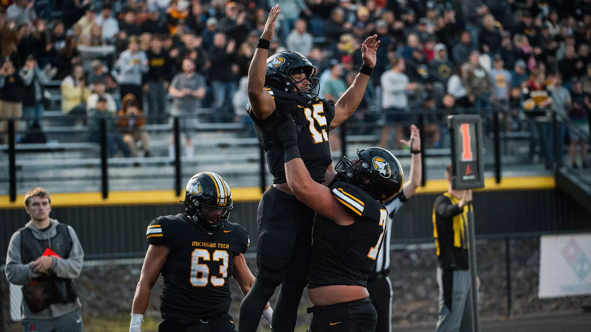 Huskies Dismantle No. 16 Beavers in Season Opener Thursday Night ...