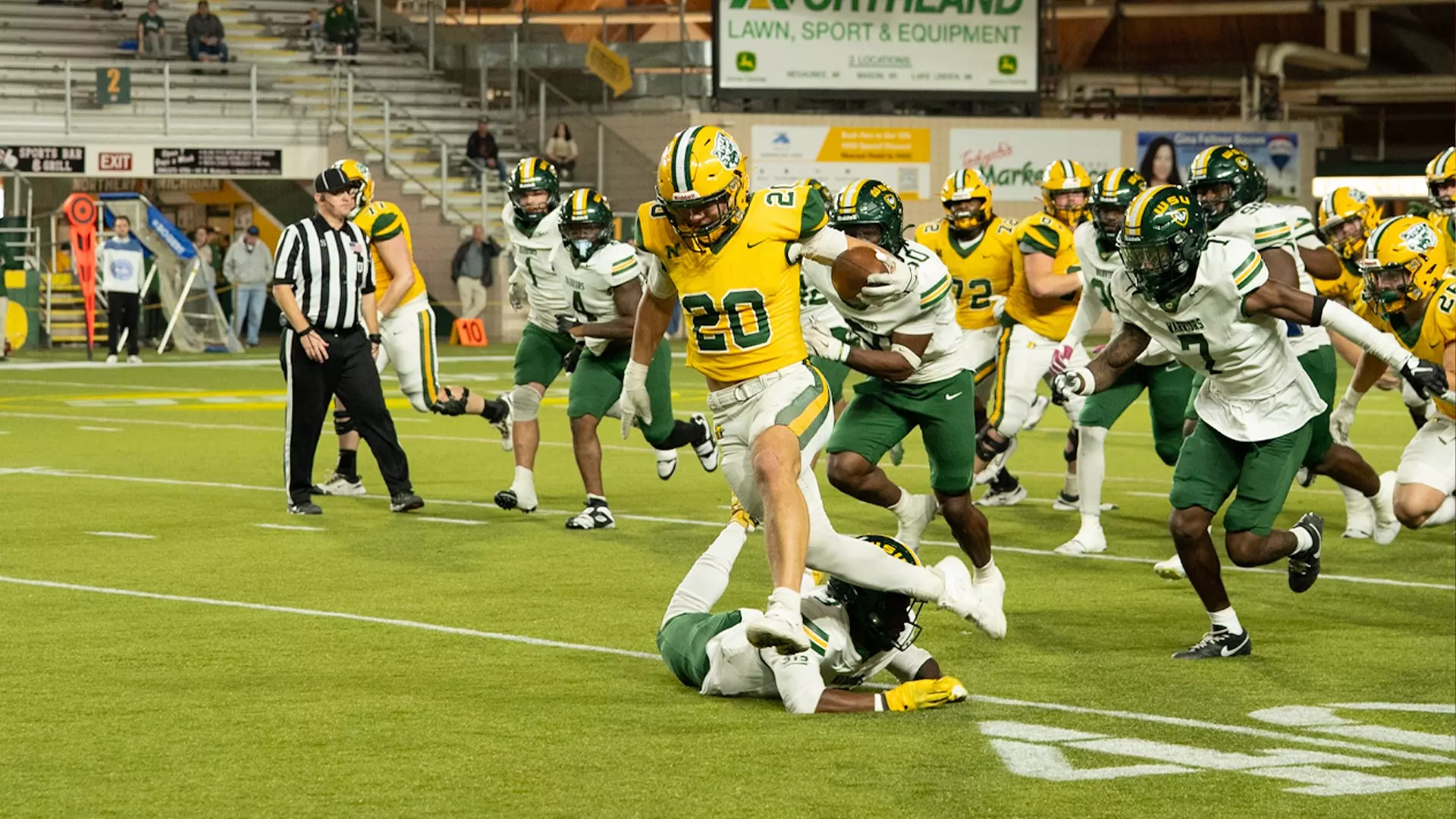 Dobert rewrites history with 406 rushing yards, Wildcats rout Warriors ...