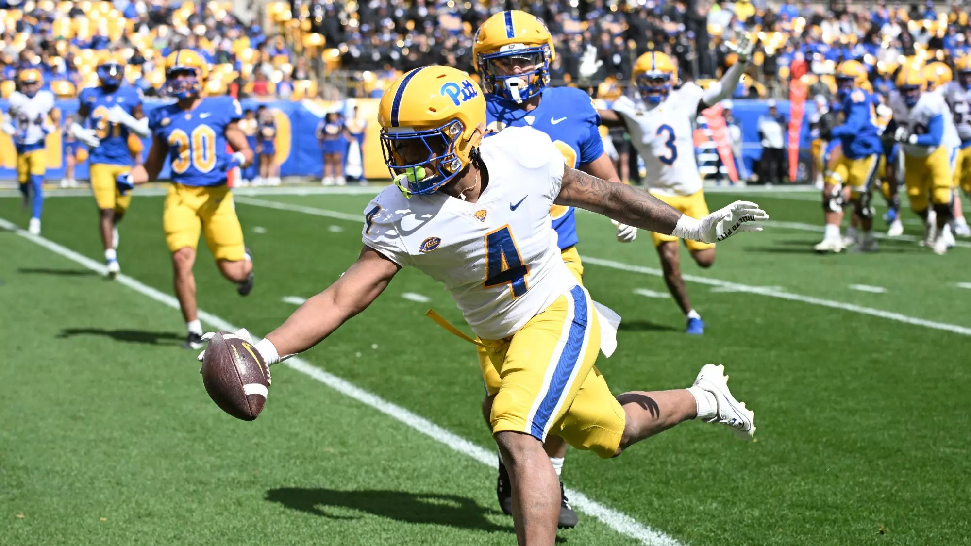 Gold Edges Blue, 17-10, in Pitt Football Spring Game - Pitt Panthers #H2P