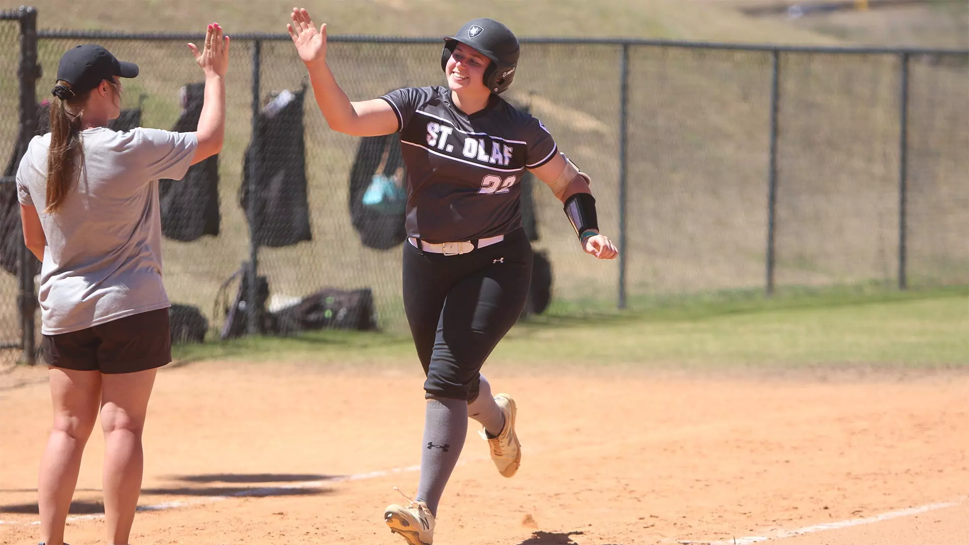 Emma Simons Emma Simons - Softball - St. Olaf College Athletics