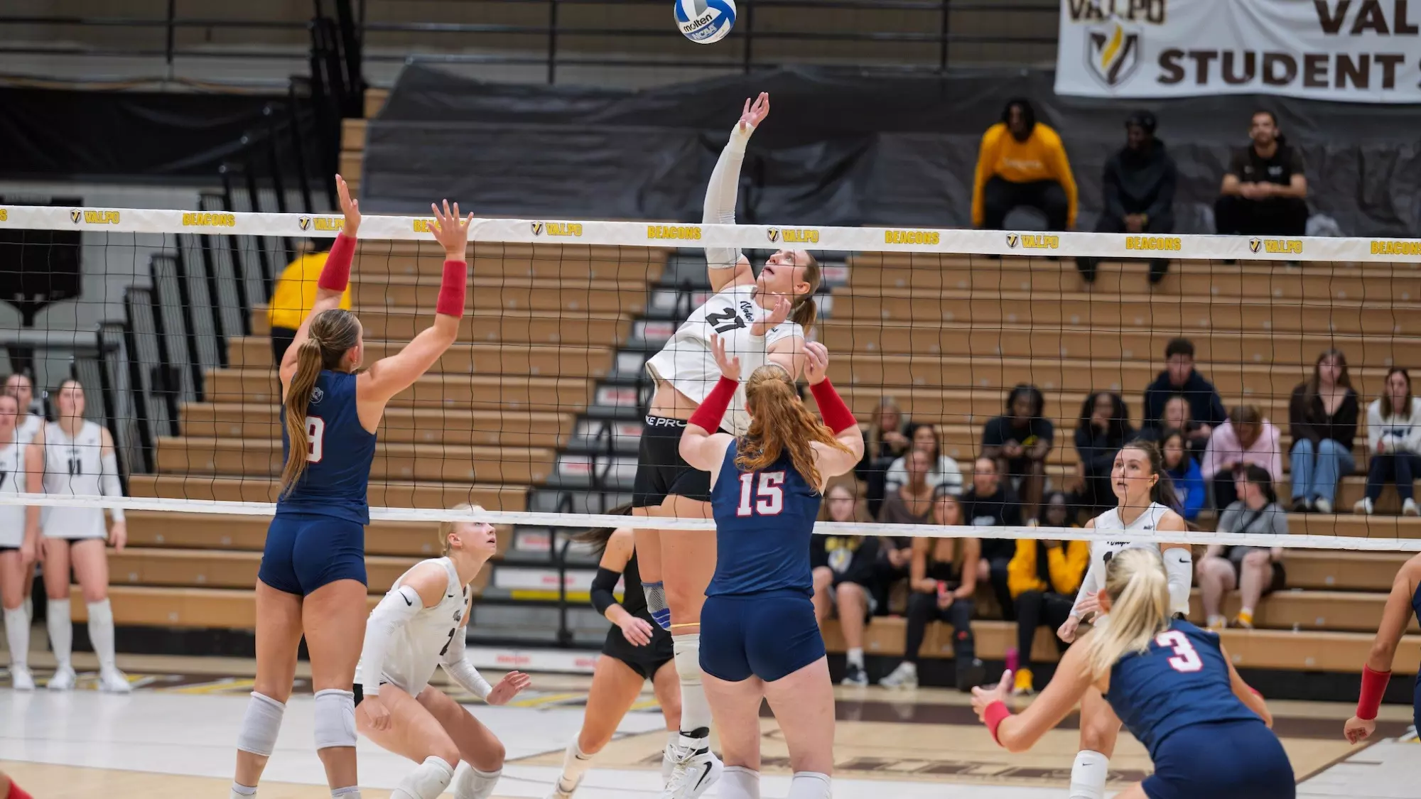 Baecons Beacons Fall in Five Sets at SIU - Valparaiso University