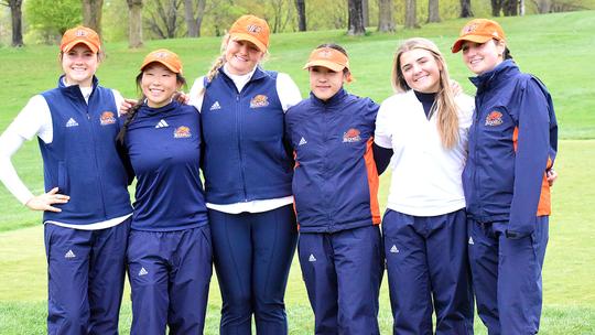 Cover image for Bison women's golf team