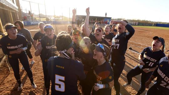 BROOKINGS, SD: May 9: The Summit League Softball Tournament on May 9, 2024 in Brookings, SD. (Photo by Dave Eggen/Inertia)