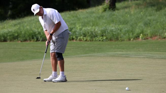 Canon Claycomb putts at the NCAA Chapel Hill Regional