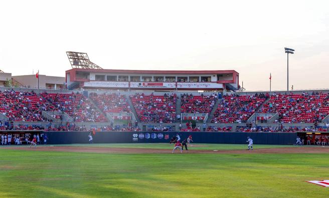 Fresno State to retire jerseys of Judge, Batesole in November