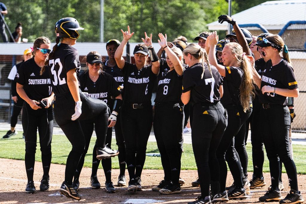 NEW Russell Athletic Women's Southern Miss Golden Eagles Softball