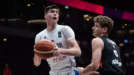 Nikola Dzepina posts up Hannes Steinbach during the 2025 FIBA U19 World Cup