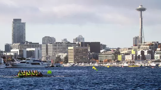 uw womens' varsity eight crew at 2025 head of the lake