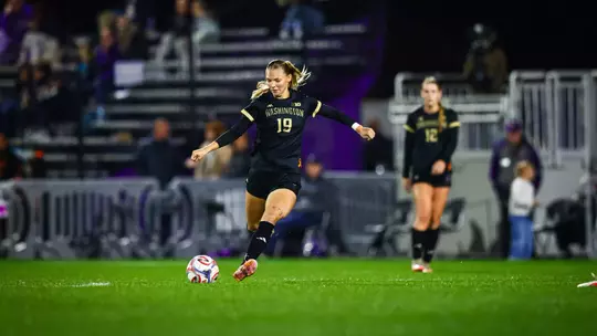 Taylor Thomas loads up for a long ball vs. USC