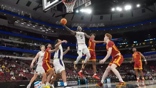 Zoom Diallo shoots layup against USC