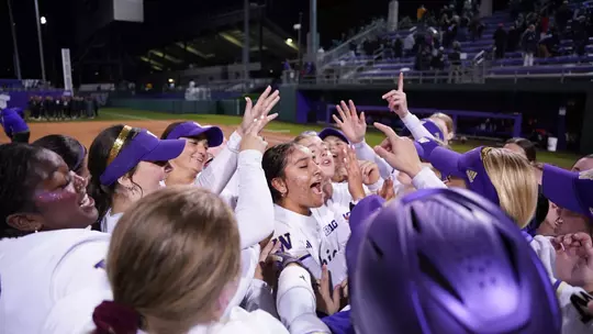 UW softball team vs Seattle U