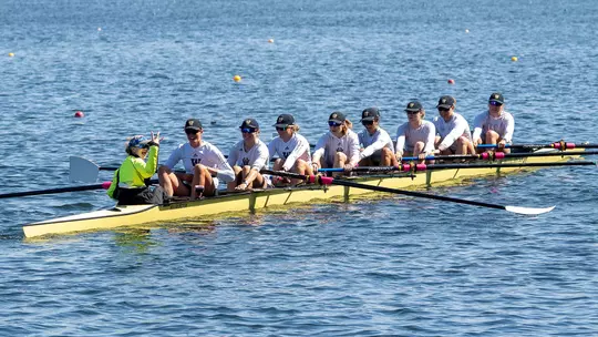 A washington women's eight crew practices on Lake Natoma on April 17, 2026