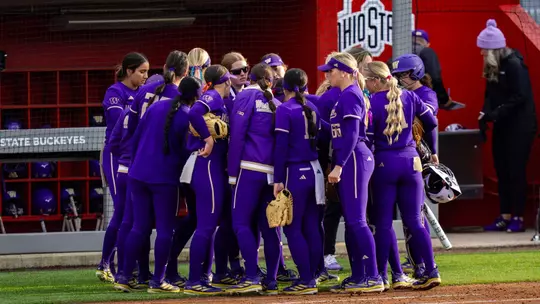 Washington team huddle at Ohio State