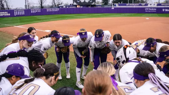 Washington softball huddle vs Maryland