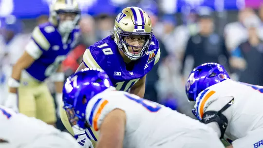 Xe'ree Alexander lines up against the Boise State offense during the LA Bowl