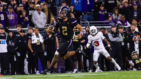 Demond Williams Jr. rushes for a touchdown against Rutgers