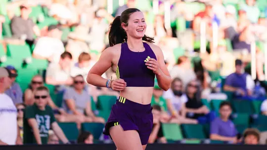 Hana Moll smiling and jogging at the 2026 Pre Classic