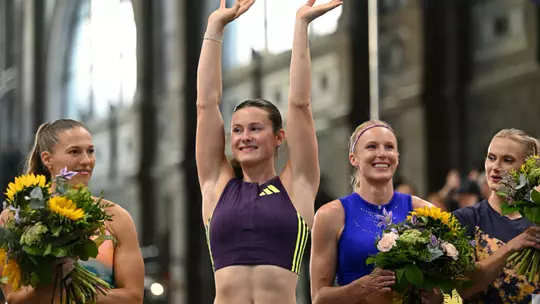 Hana Moll on the podium in the Zurich train station