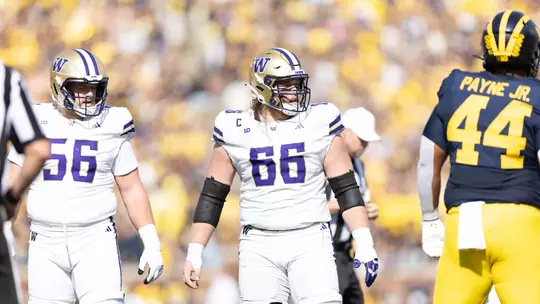 Landen Hatchett stands with the offensive line at Michigan
