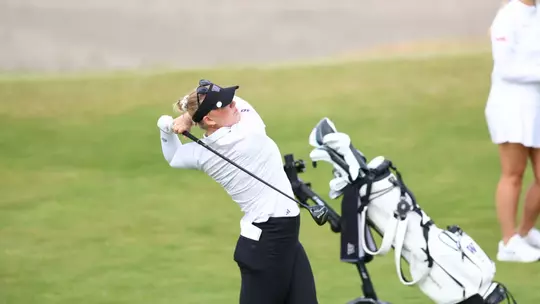 Mads Smith swinging