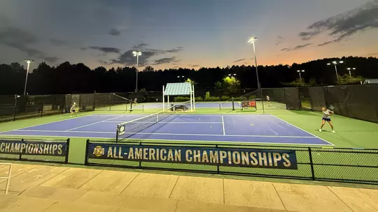 Washington women's tennis warms up in Cary, N.C. ahead of the ITA All-American Championships