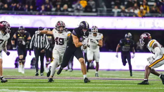 Decker DeGraaf runs with the ball against Minnesota