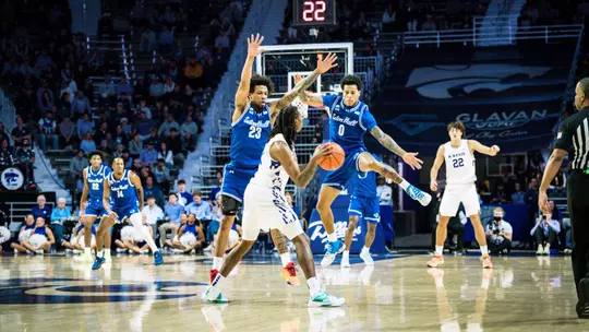 Seton Hall MBB Defending vs Kansas State Clark and Williams