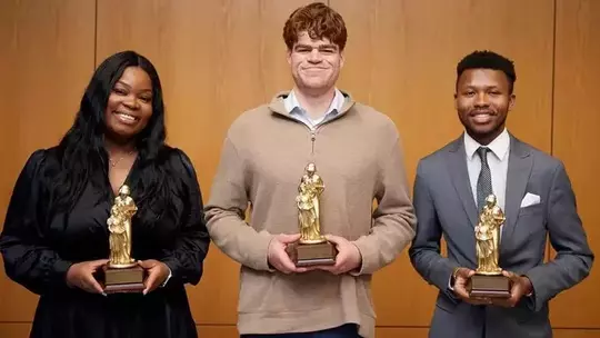 Shayne Simmons collects 2025 Servant Leader Award