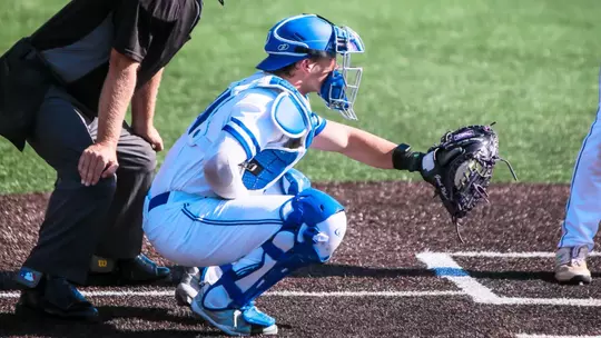 Aidan Sengenberger catching
