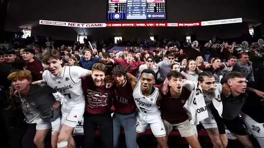 Aggies Saw 'em off with the fans