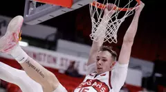 Rihards Vavers dunks