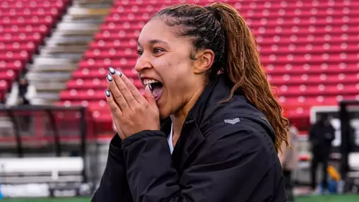 Elyse Bennett on Debut